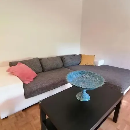 Bright House With A Beautiful Garden * 伊塞尔恩哈根