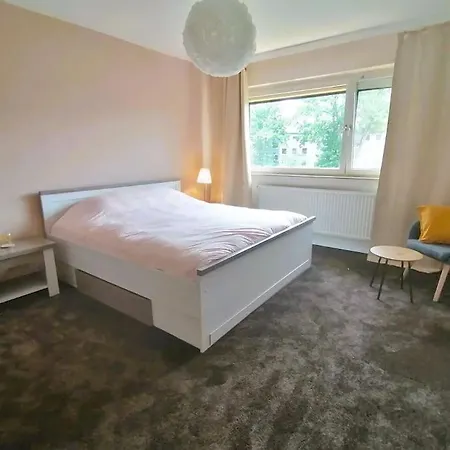 Bright House With A Beautiful Garden 伊塞尔恩哈根
