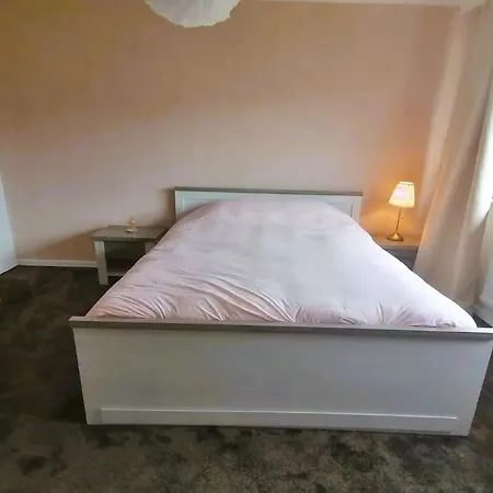 度假居 Bright House With A Beautiful Garden 伊塞尔恩哈根