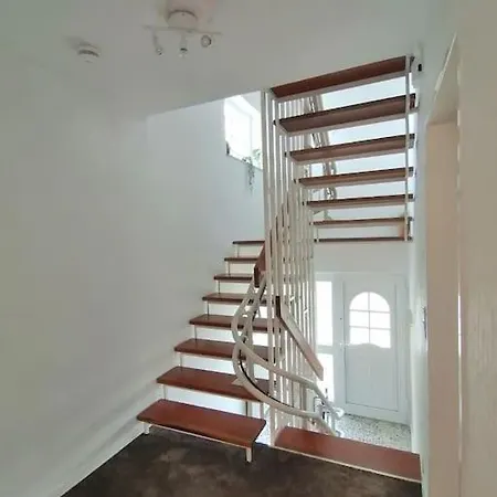 度假居 Bright House With A Beautiful Garden