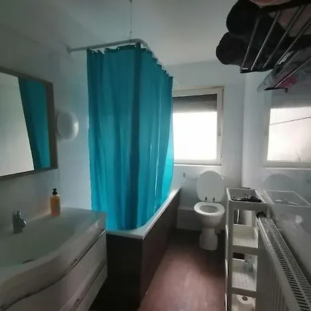 度假居 Bright House With A Beautiful Garden *
