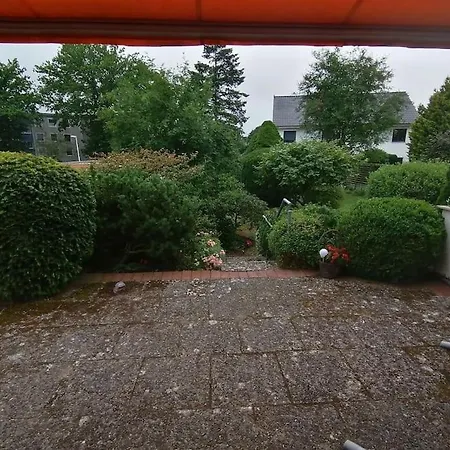 Bright House With A Beautiful Garden 度假居 *
