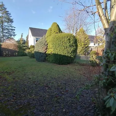 度假居 Bright House With A Beautiful Garden