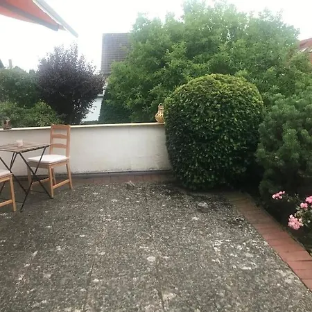 Bright House With A Beautiful Garden 伊塞尔恩哈根