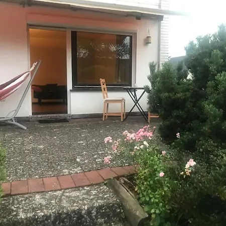 Bright House With A Beautiful Garden 度假居 *