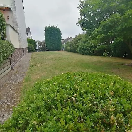 Bright House With A Beautiful Garden 伊塞尔恩哈根